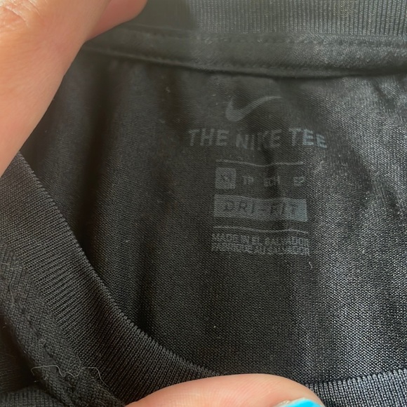 two nike tank tops - Picture 5 of 5